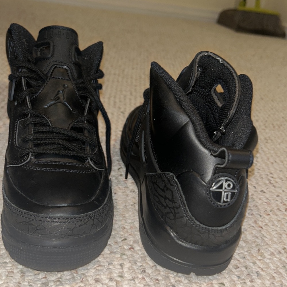 6 youth black jordan’s (never been worn) - Picture 2 of 5